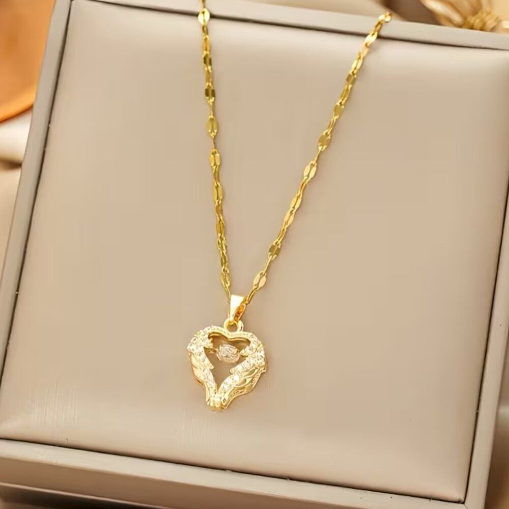Necklace Heart-Shape Pendant w/Moving Center Stone, Reflective Lip Chain 16"